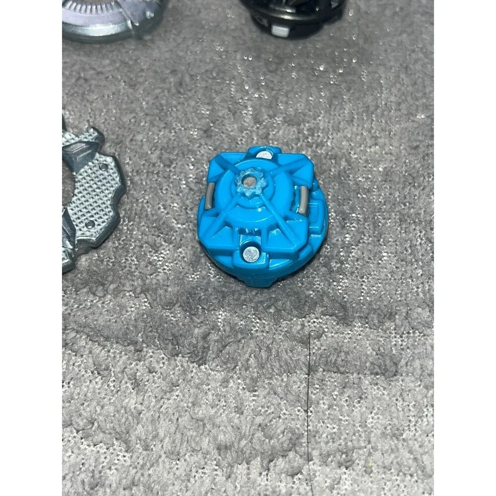 Beyblade Burst Lot Tomy Hasbro 2 Beys Trident Heavy Claw Valtryrek w/ Launcher